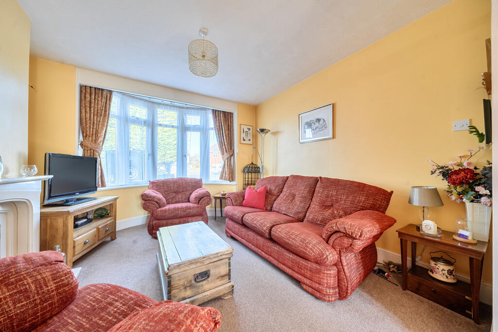 Cricklade Road, Swindon, SN2 photo 2