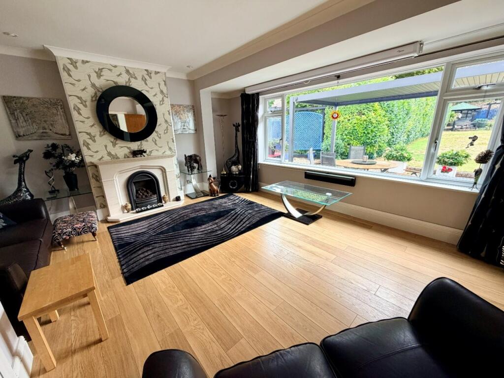 House in Basingstoke and Deane, Kempshott - View 4