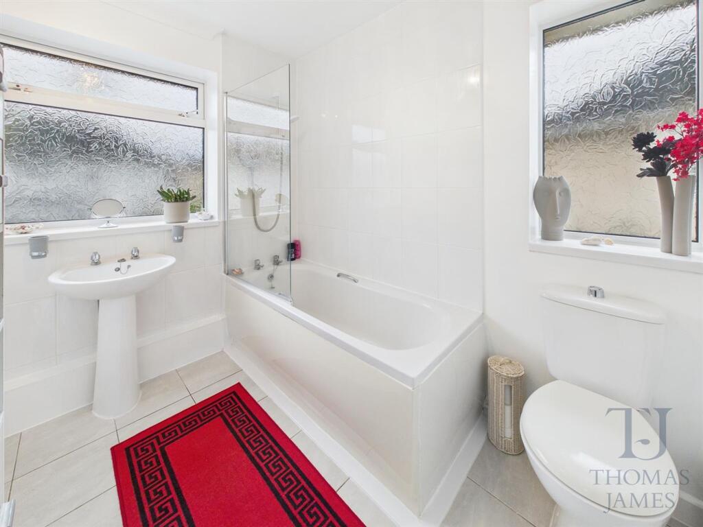 House in Nottingham, Clifton - View 4