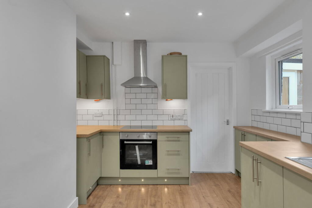 House in Cardiff, Aberaman South - More