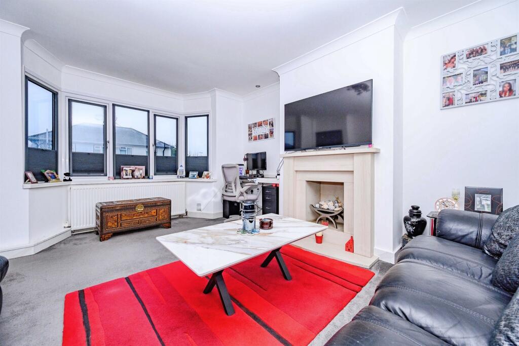 Main image of property: Wood Crescent, Hemel Hempstead