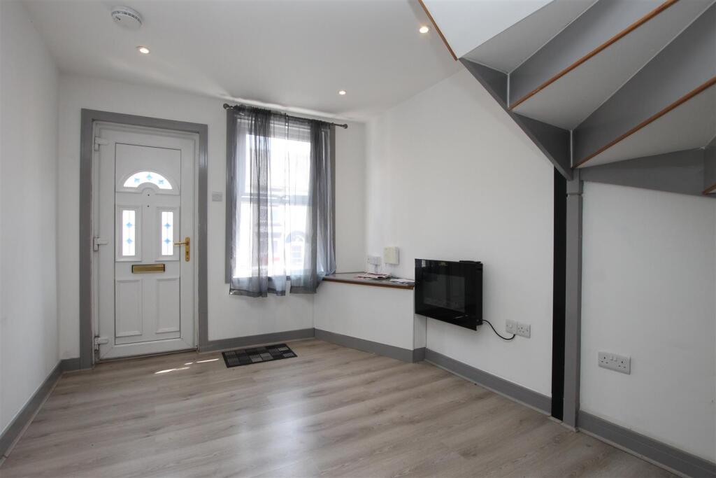 Albert Street, Cowes - View 2