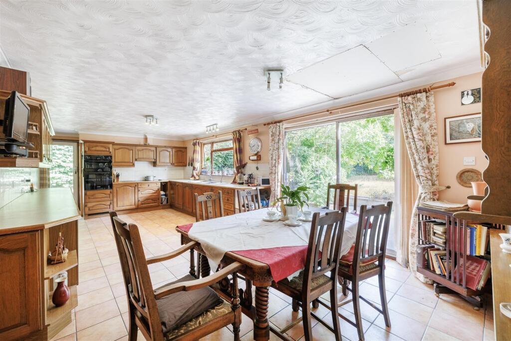 House in East Suffolk, North Cove - More