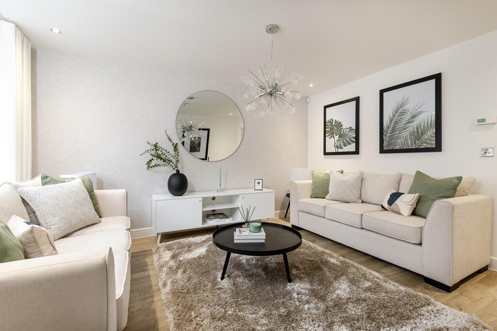 House in Newport, Pontnewydd - More