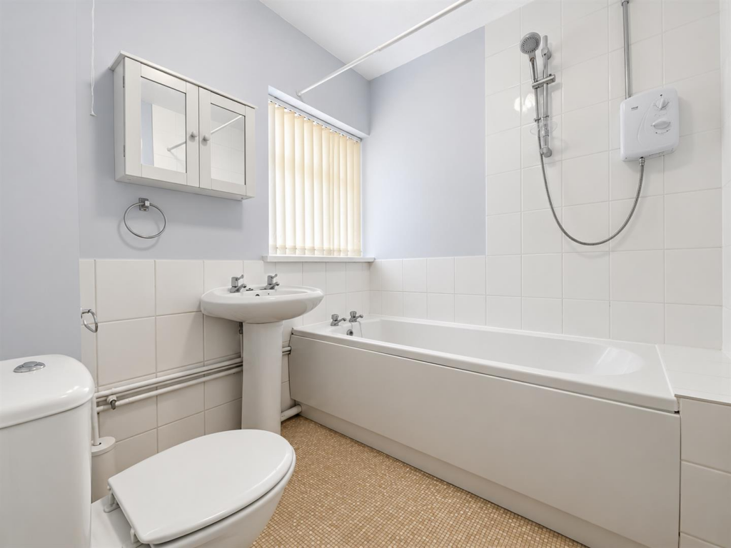 Apartment in Cardiff, Llandaff North - More