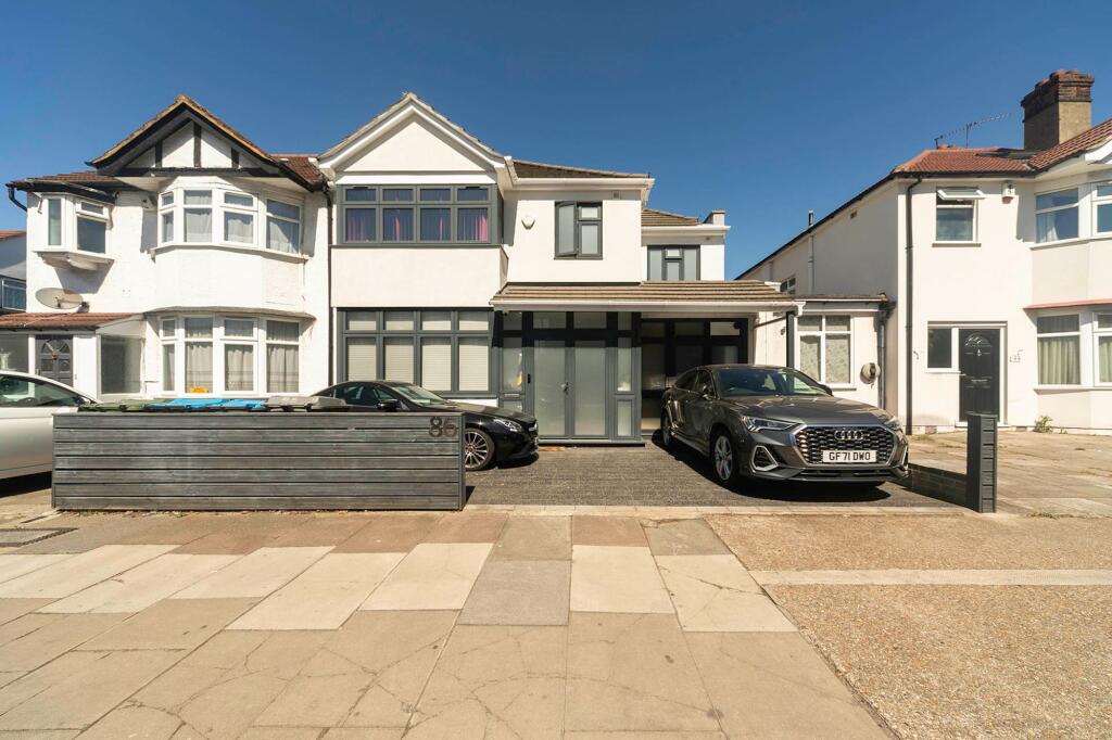 5 bedroom semi-detached house for rent