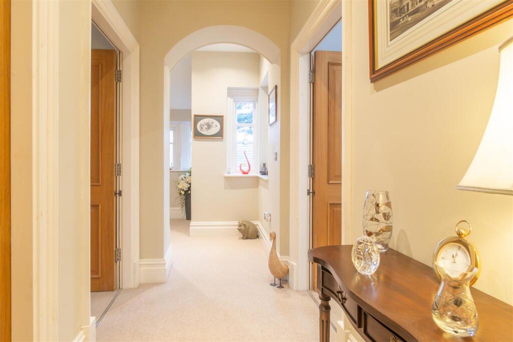 The Lydiate, Birkenhead Road, Willaston photo 4