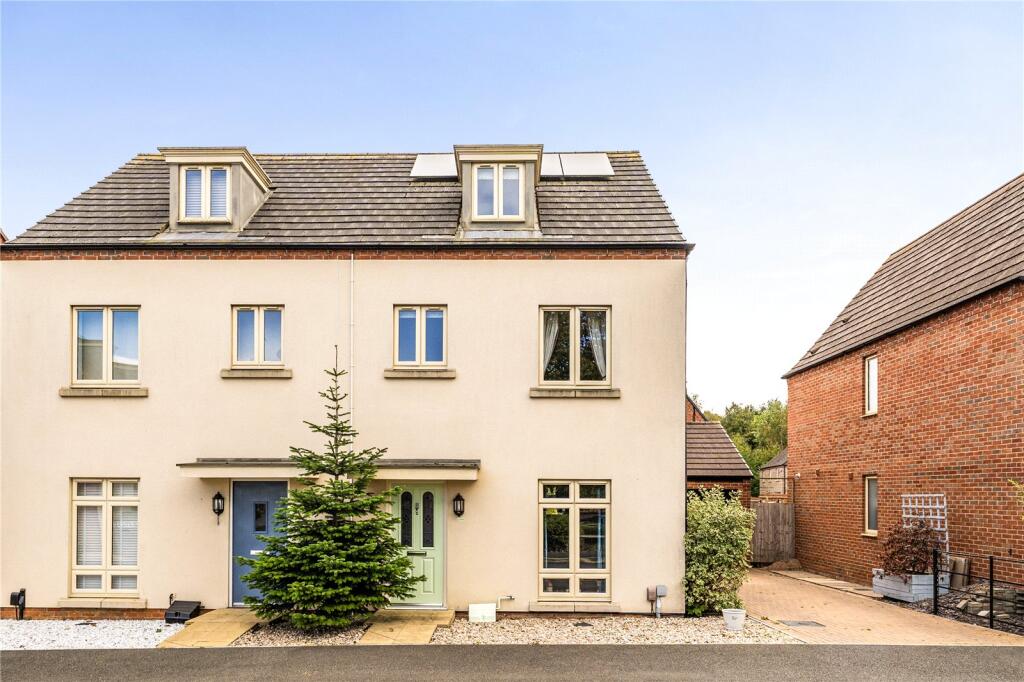 4 Bedroom Semi-Detached in NN5 4AA