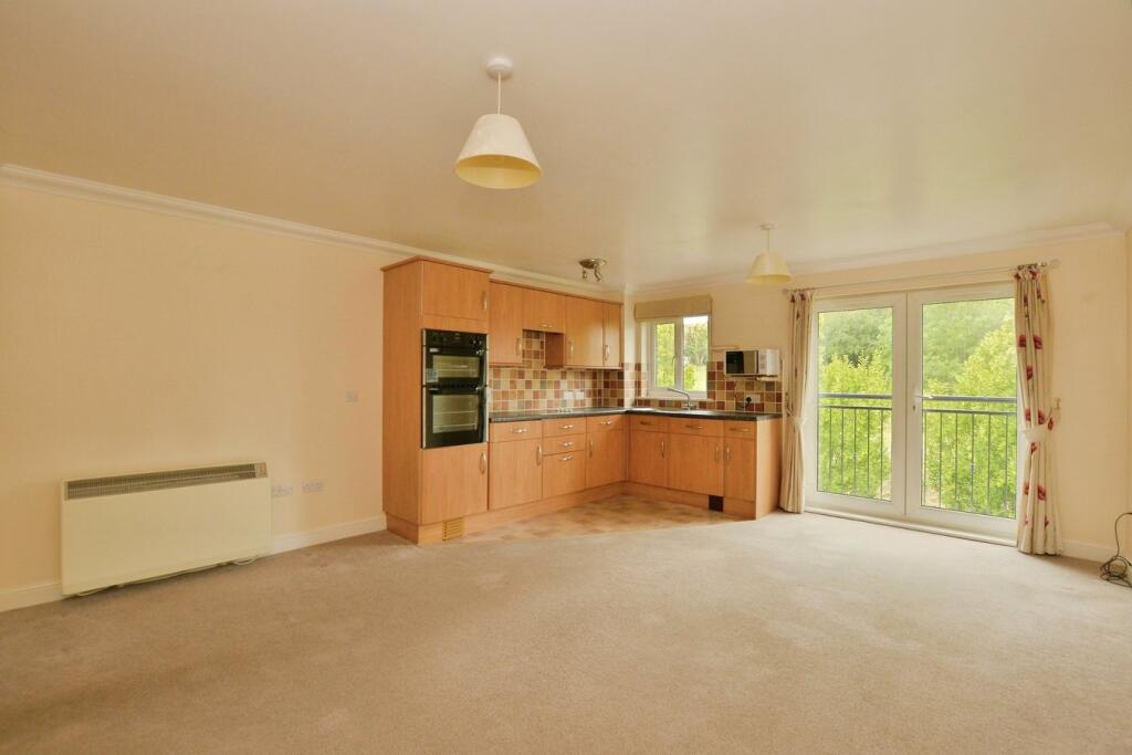 Hoxton Close, Ashford, TN23 photo 2