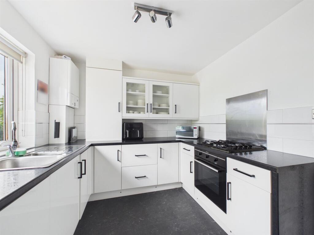 Apartment in North Tyneside, North East - View 3
