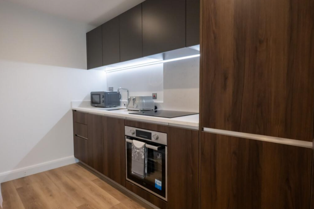 Apartment in Leeds, West Yorkshire - View 4