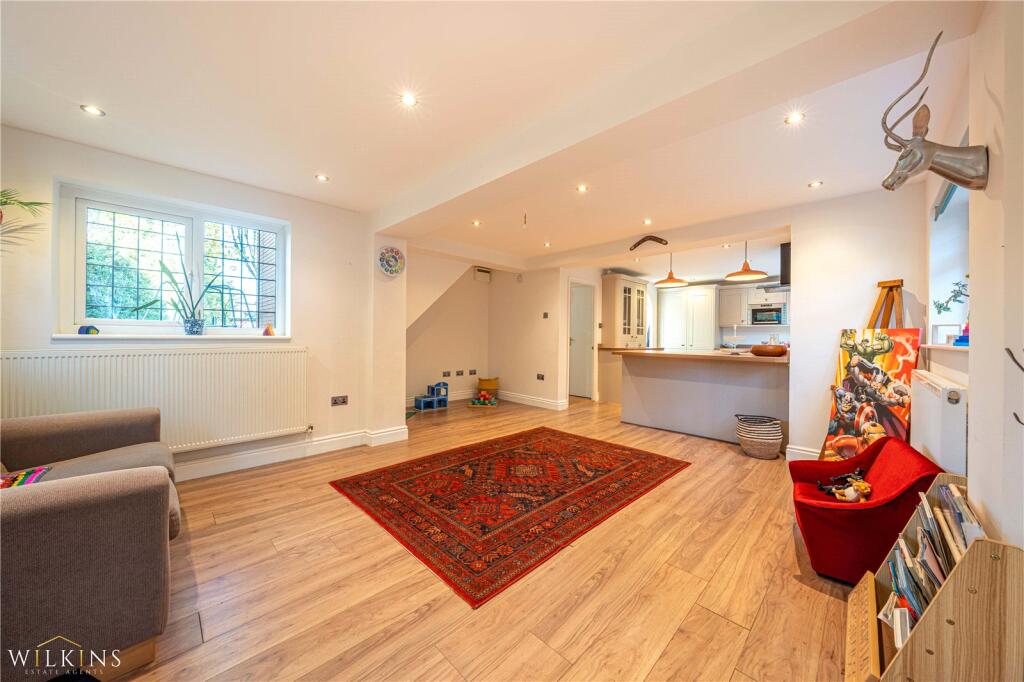 Walnut Close, Hartshill, Nuneaton, Warwickshire, CV10 photo 4