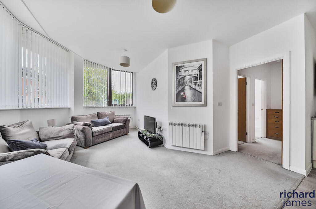 Avebury House, Westlea, Swindon, SN5 photo 4