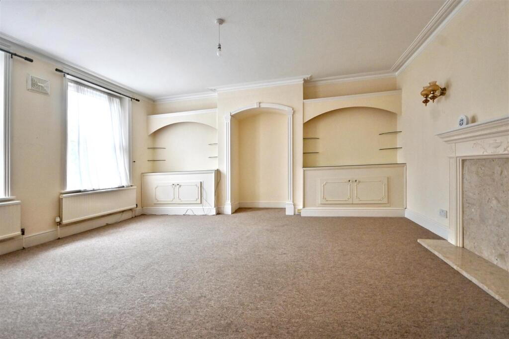 Apartment in Eastbourne, East Sussex - View 5