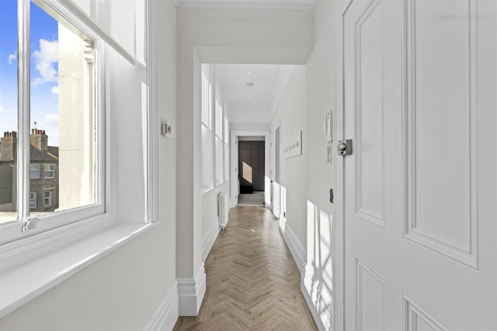 Apartment in Brighton - View 3