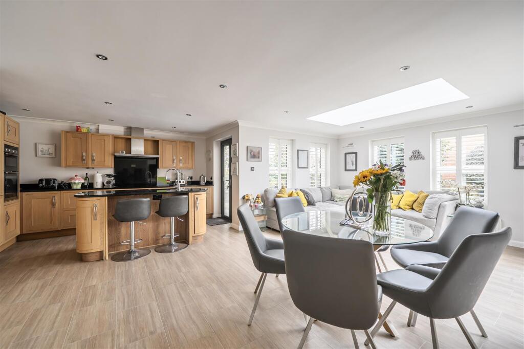 House in Berkshire, Barkham - View 6
