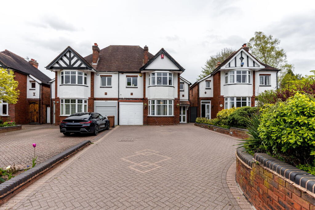 Warwick Road, Solihull, B92 7AB