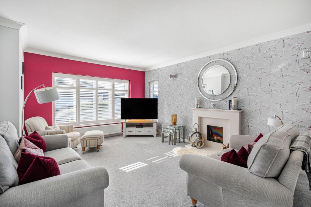 House in Brighton, Saltdean - More