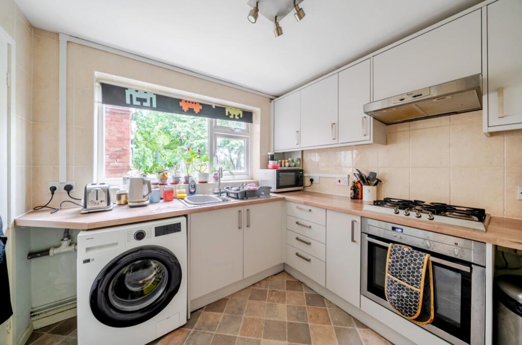 Apartment in Lincoln, Lincolnshire - View 4
