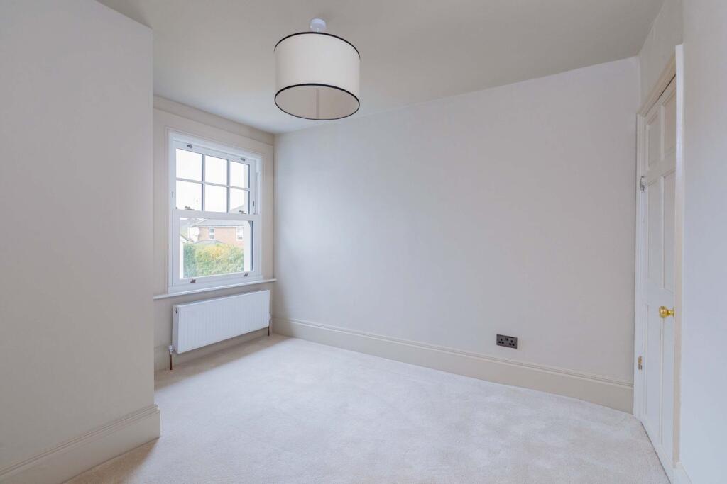 House in Maidenhead, North Town - More