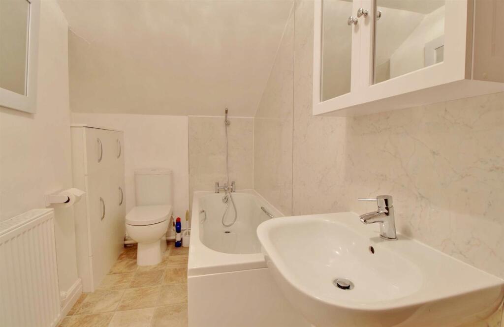 Apartment in Gloucester - More