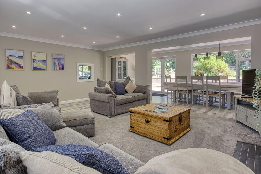 Waterloo Road, Corfe Mullen, Wimborne, BH21 photo 4