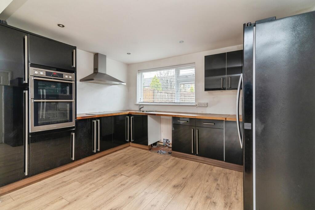 Avebury Close, Clifton, Nottingham, NG11 - View 2