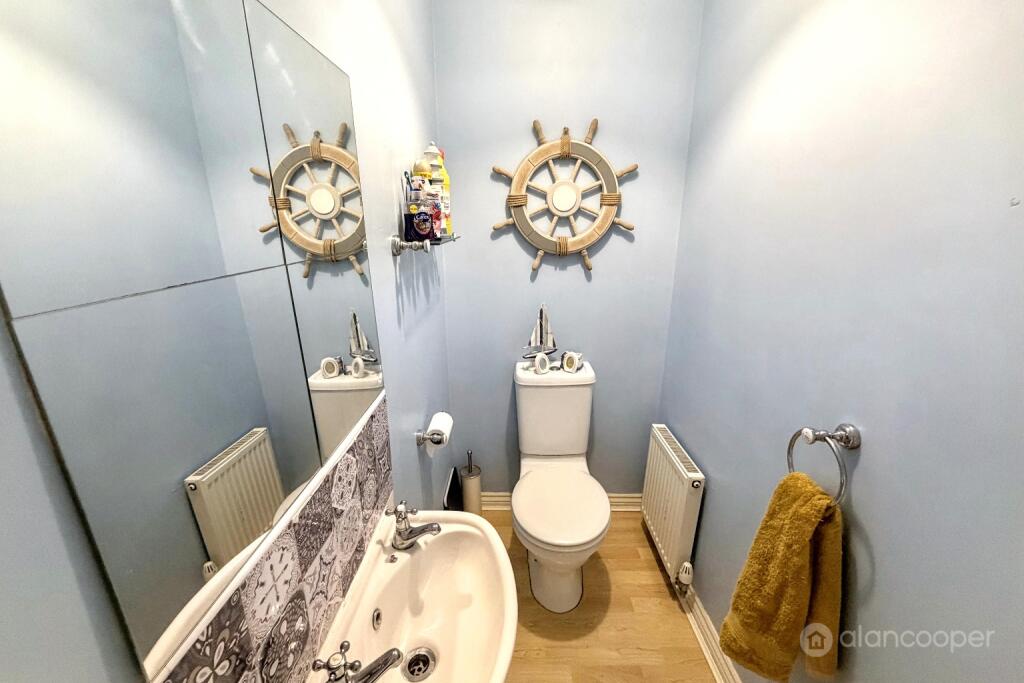 House in Nuneaton and Bedworth, Warwickshire - More