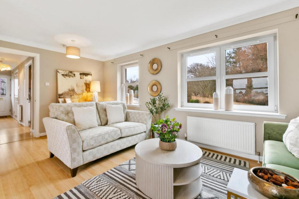 Mallots View, Newton Mearns, G77 photo 2