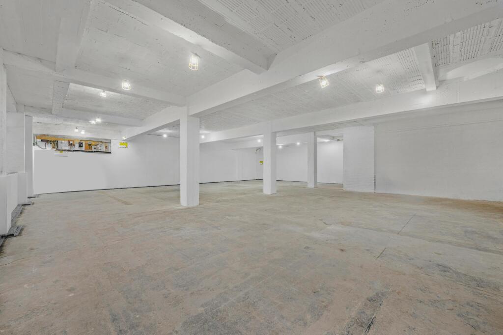 hall 9.jpg