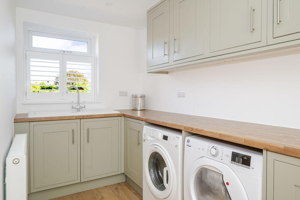 House in Crowborough, Alderbrook - More