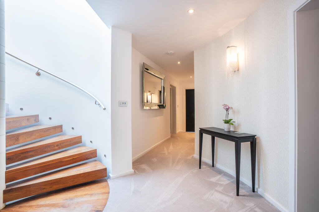 Brudenell Avenue, Canford Cliffs, Poole, Dorset, BH13 - More