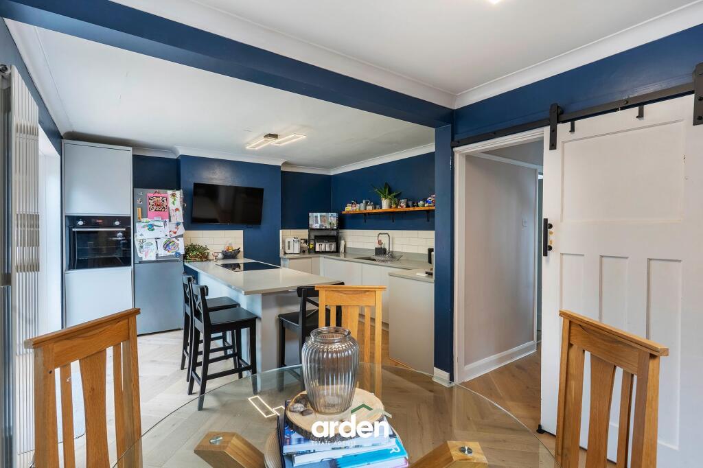 Oakfield Drive, Cofton Hackett, B45 photo 4