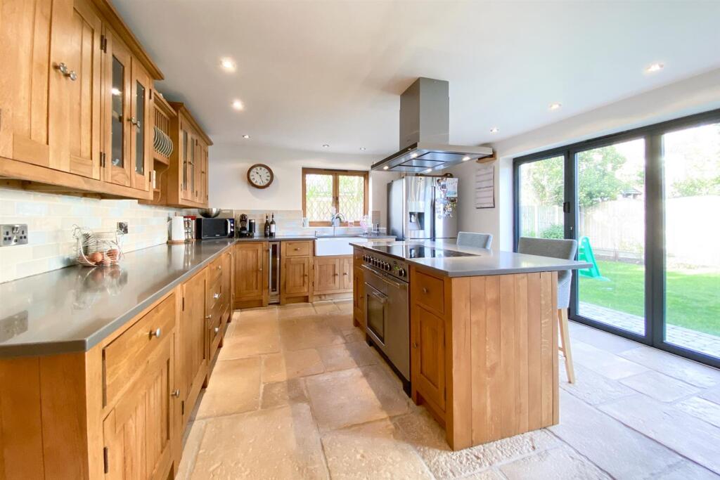 House in Brentwood, Blackmore, Blackmore, Hook End and Wyatts Green - View 3