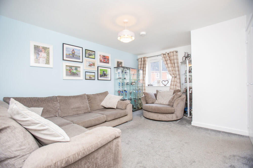 Bluebell Close, Hartshill photo 3
