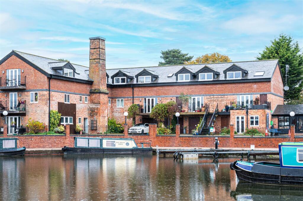 3-bed house on Canalside, Market Harborough, £500,000