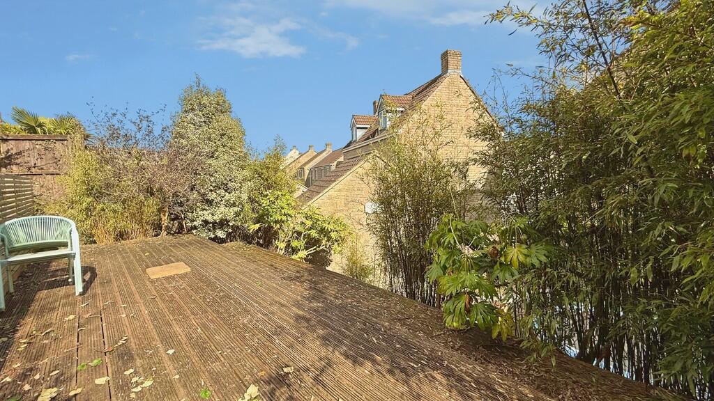 Additional image 17 of Kissing Batch, Frome