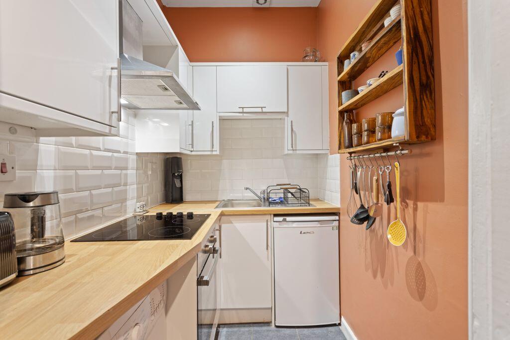 Apartment in Edinburgh, The Shore, Leith - More