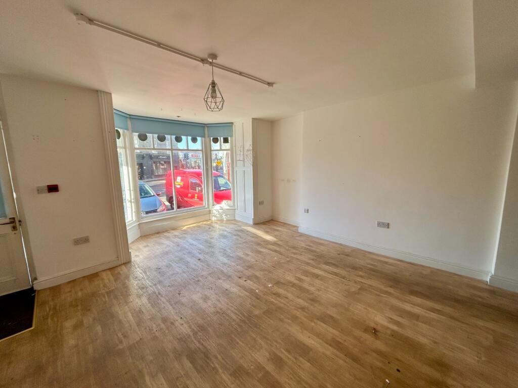 Glan Y Werydd Shop, Flat 2 & 3, High Street, Barmouth photo 4