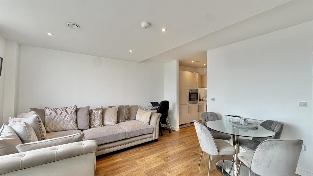 Apartment in London - View 5