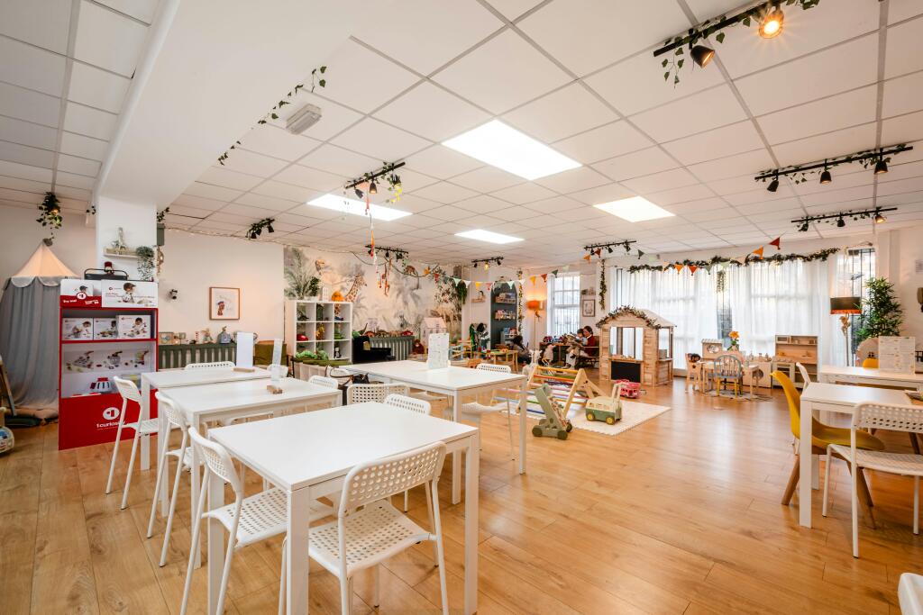 Oakwood Hse GF - Low Res 7.jpg