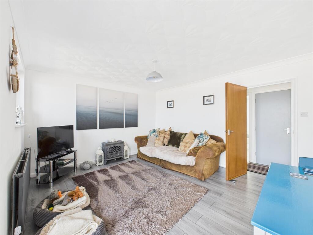Queens Park Close, Mablethorpe photo 4