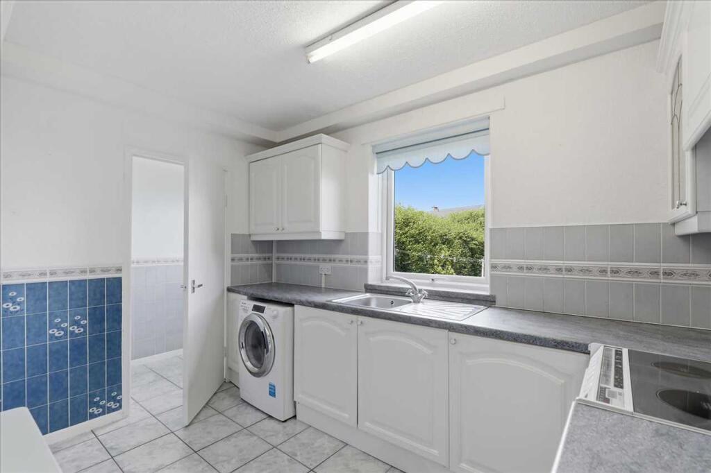House in East Kilbride, West Mains - More