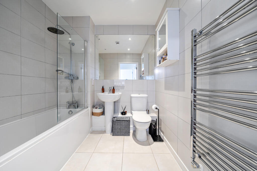 Apartment in Dartford - View 5