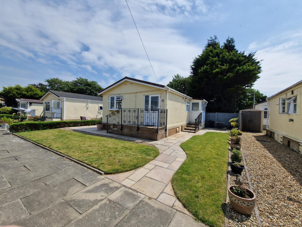 1-bed caravan on Skerryvore Caravan Park, Highfield Road, South Shore, FY4, £85,000