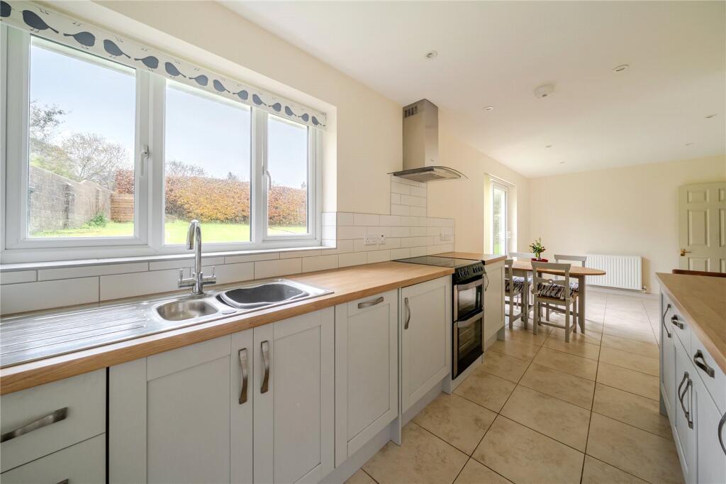 House in Chard, Jocelyn Park, Somerset - View 4