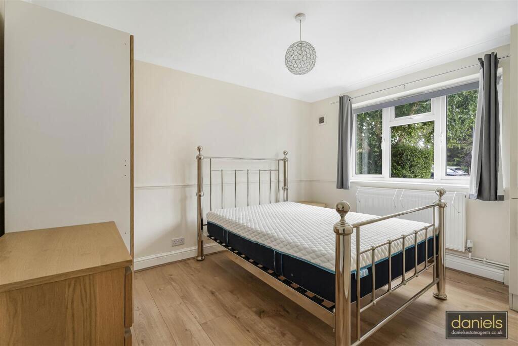 Byron Road, Wealdstone, Harrow, HA3 7TU photo 4