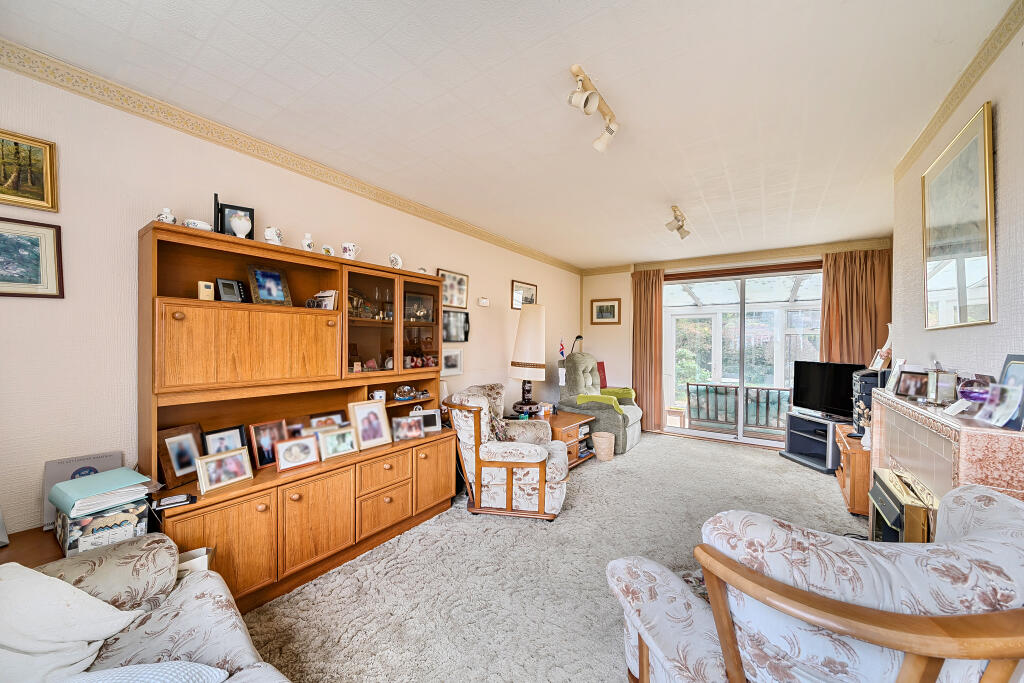 Redlands Close, Highworth, Swindon, SN6 photo 4