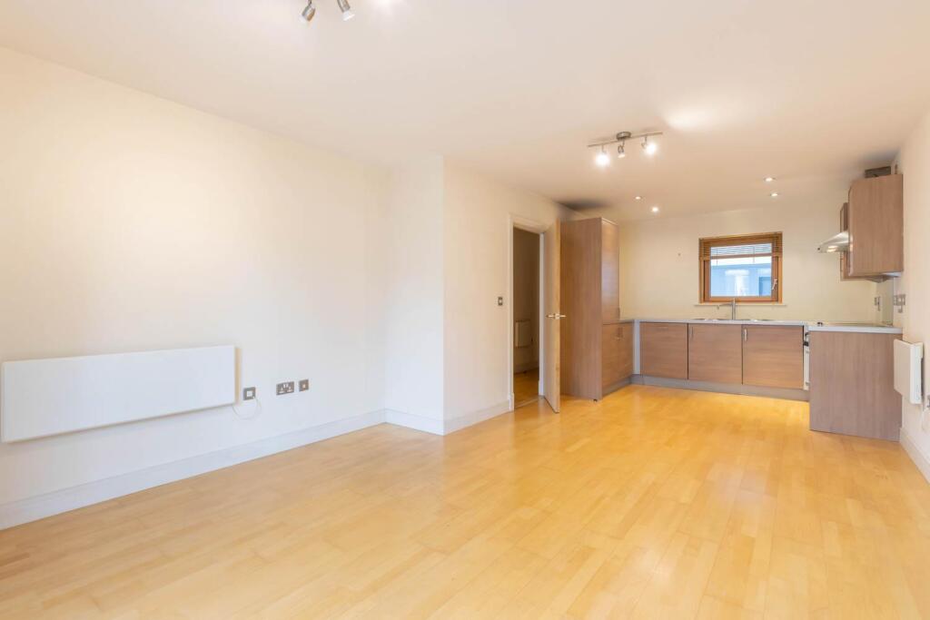 Apartment in Birmingham, Chinese Quarter, Digbeth - View 3