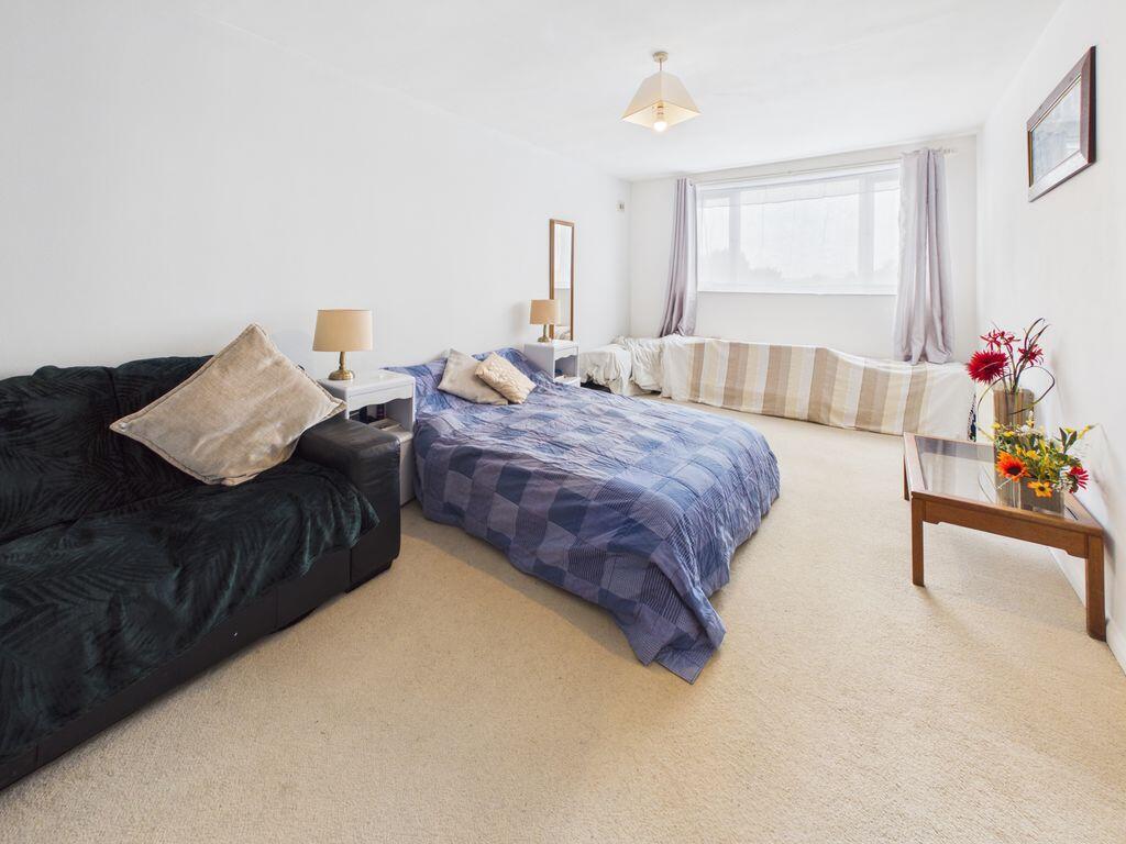Apartment in Tandridge, Caterham-on-the-Hill - View 6